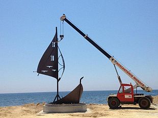 finalmente-in-piedi-il-monumento-al-pescatore