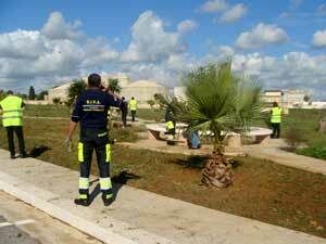 castelvetrano-volontari-puliscono-un-area-comune