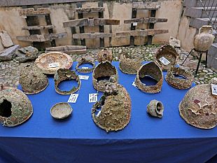 presentati-a-palermo-i-reperti-recuperati-nei-fondali-di-levanzo