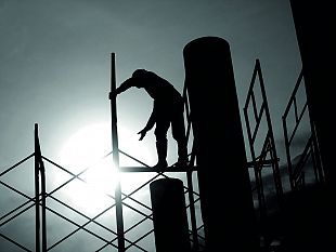 una-punta-di-sal-lavoro-nero-grigio-e-bianco-mazara-i-sogni-muoiono-allalba