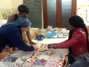 con-i-fondi-dell8x1000-e-partito-un-corso-di-cucito-per-le-immigrate-a-castelvetrano