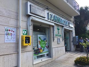 rubato-un-defibrillatore-pubblico-ritrovato-grazie-al-segnale-gps