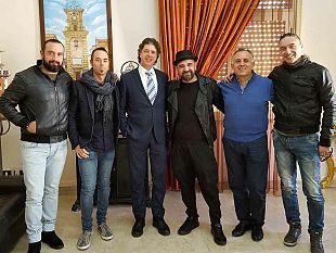 il-sindaco-castiglione-e-l-assessore-dilluvio-ricevono-i-tintinnabula