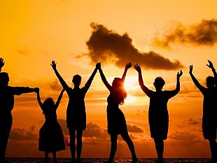 quellabbraccio-speciale-che-solo-la-famiglia-ti-puo-dare