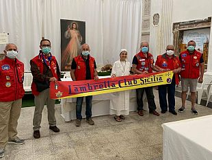 trapani-il-lambretta-club-sicilia-dona-a-suor-maria-goretti-beni-di-prima-necessita-per-86-famiglie