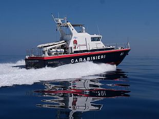 marsala/san-teodoro-i-carabinieri-recuperano-due-gommoni-rubati-a-levanzo