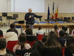 marsala-pretendiamo-legalita-la-polizia-di-stato-conclude-il-tour-nelle-scuole-marsalesi