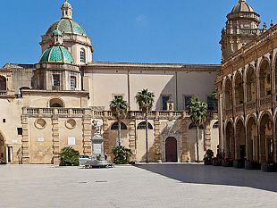 grande-paura-per-un-anziano-ferito-da-uno-skateboard-in-piazza-della-repubblica