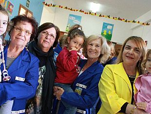 gli-anziani-tornano-all-asilo-grambiule-per-21-nonne-del-centro-vivi-la-vita