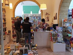 mazara-rapina-ad-una-libreria-del-centro-storico