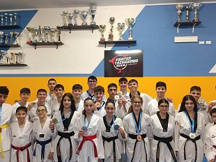 fighter-taekwondo-pioggia-di-medaglie-per-i-combattenti-mazaresi-al-campionato-interregionale-calabria