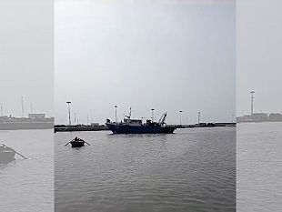 mazara-ennesimo-peschereccio-incagliato-nel-porto-canale-sullarrivo-della-draga-ancora-nessuna-certezza