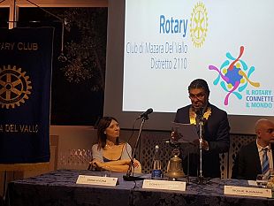 rotary-club-mazara-passaggio-della-campana-domenico-di-maria-nuovo-presidente-nuovo-consiglio-direttivo