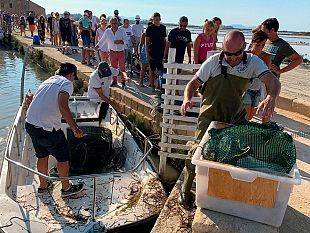 la-guardia-cositera-sequestra-attrezzi-da-pesca-nella-riserva-naturale-orientata-isole-dello-stagnone