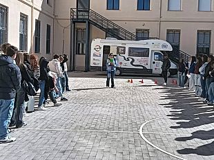 giovani-e-dipendenze-il-serd-di-alcamo-dellasp-trapani-lancia-il-camper-della-prevenzione-nelle-scuole
