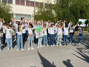 settimana-dellalbero-2024-piantumati-nuovi-alberi-nelle-scuole-ericine