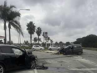 scontro-tra-due-auto-sulla-marsala-birgi-estratto-dalle-lamiere-uno-dei-conducenti