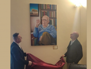 mazara-lartista-barbera-dona-il-quadro-riflessioni-di-camilleri-allassessorato-dellistruzione-e-della-formazione