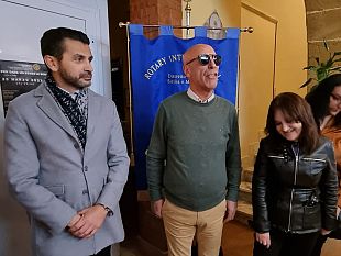 cena-al-buio-per-raccogliere-fondi-per-un-defibrillatore