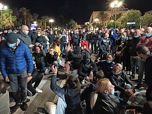 trapani-commercianti-e-imprenditori-scendono-in-piazza-contro-il-dpcm-conte