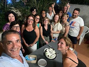 a-30-anni-dal-diploma-si-ritrovano-i-compagni-della-mitica-3-b-del-liceo-classico-pantaleo