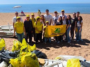 una-giornata-di-pulizia-per-le-spiagge-di-marinella-con-legambiente