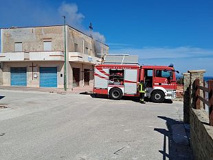 triscina-fiamme-allinterno-dellappartamento-sopra-la-chiesa