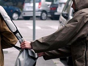 c-da-santa-maria-anziana-scippata-dopo-aver-fatto-ingresso-nella-sua-abitazione-vengono-utilizzate-le-telecamere-in-citta-dislocate-dal-comune