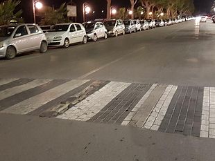 video-mazara-le-solite-strisce-pedonali-dissestate-riemergono-ivecchi-binari