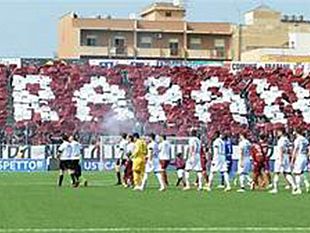 trapani-calcio-ultras-in-campo-petroni-e-compagnia-non-piu-graditi