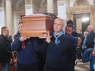 mazara-in-tanti-riuniti-per-dare-lultimo-saluto-alling-francesco-asaro