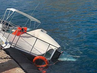 acqua-allinterno-di-unimbarcazione-tragedia-sfiorata-a-favignana