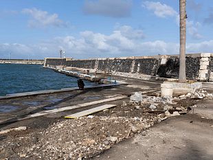pantelleria-riqualificazione-waterfront-posati-i-primi-metri-quadrati-di-pavimentazione-sulla-banchina