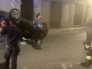 auto-si-ribalta-in-via-mannone-paura-per-un-uomo