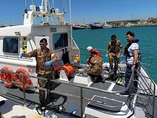 esercitazione-di-soccorso-ad-aereo-ammarato-nelle-acque-antistanti-il-porto-di-mazara-del-vallo