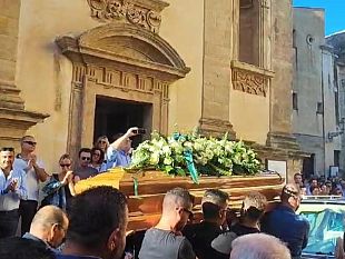 belice/il-vescovo-giurdanella-e-la-citta-di-salemi-hanno-dato-lultimo-saluto-a-marisa-leo