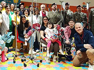 i-bersaglieri-portano-sorrisi-ai-bambini-in-corsia-allospedale-di-marsala