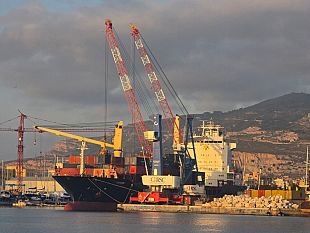 trapani-operazioni-simultanee-su-due-banchine-confermano-efficienza-del-porto