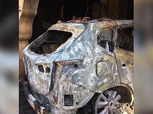 video-giallo-sullincendio-dellauto-del-sindaco-di-gibellina-le-immagini