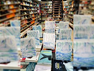 sacchetti-decorati-con-pagine-di-libri-e-giornali-bella-iniziativa-tutta-trapanese