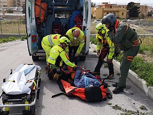 trapani/l82-centro-csar-di-birgi-soccorre-una-donna-ferita-sullisola-di-mothia