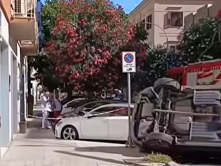 trapani-auto-si-ribalta-in-via-matera