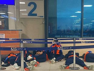 laereo-non-parte-notte-in-aeroporto-per