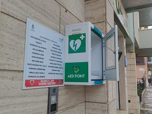 mazara-rubato-in-pieno-giorno-il-defibrillatore-collocato-accanto-alla-farmacia-grimaudo-in-via-salemi