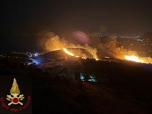 notte-di-fuoco-a-scopello-case-evacuate-per-precauzione