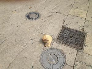 cade-colonnina-della-loggia-di-santa-caterina-in-piazza-della-repubblica-evitata-tragedia