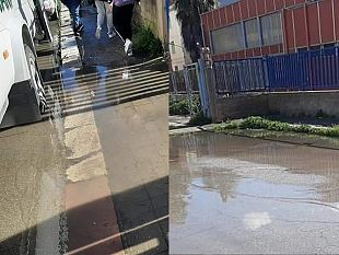 mazara-maxi-pozzanghera-allingresso-uscita-della-scuola-boscarino-castiglione-disagi-per-gli-studenti