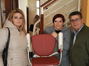 consegnato-un-montascale-alla-piccola-vanessa-finalmente-potra-uscire-casa