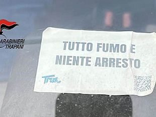 mazara/pantelleria-gira-con-cartello-tutto-fumo-e-niente-arresto-arrestato-21enne