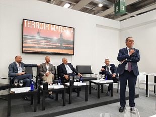 al-vinitaly-un-talk-show-dedicato-a-marsala-al-suo-vino-doc-e-al-nuovo-museo-john-woodhouse